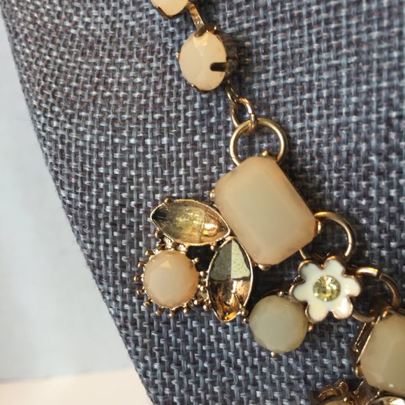 JOE FRESH Statement Necklace - Picture 4 of 7